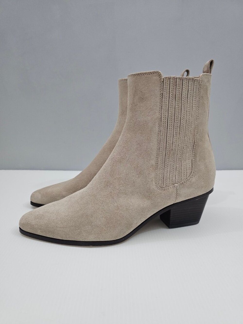 Veronica Beard Alina Chelsea Ankle Boot Womens 9 Ecru Beige Suede Block Heel